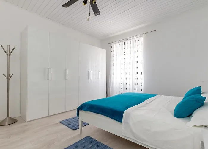 Of Solitude Lejlighed